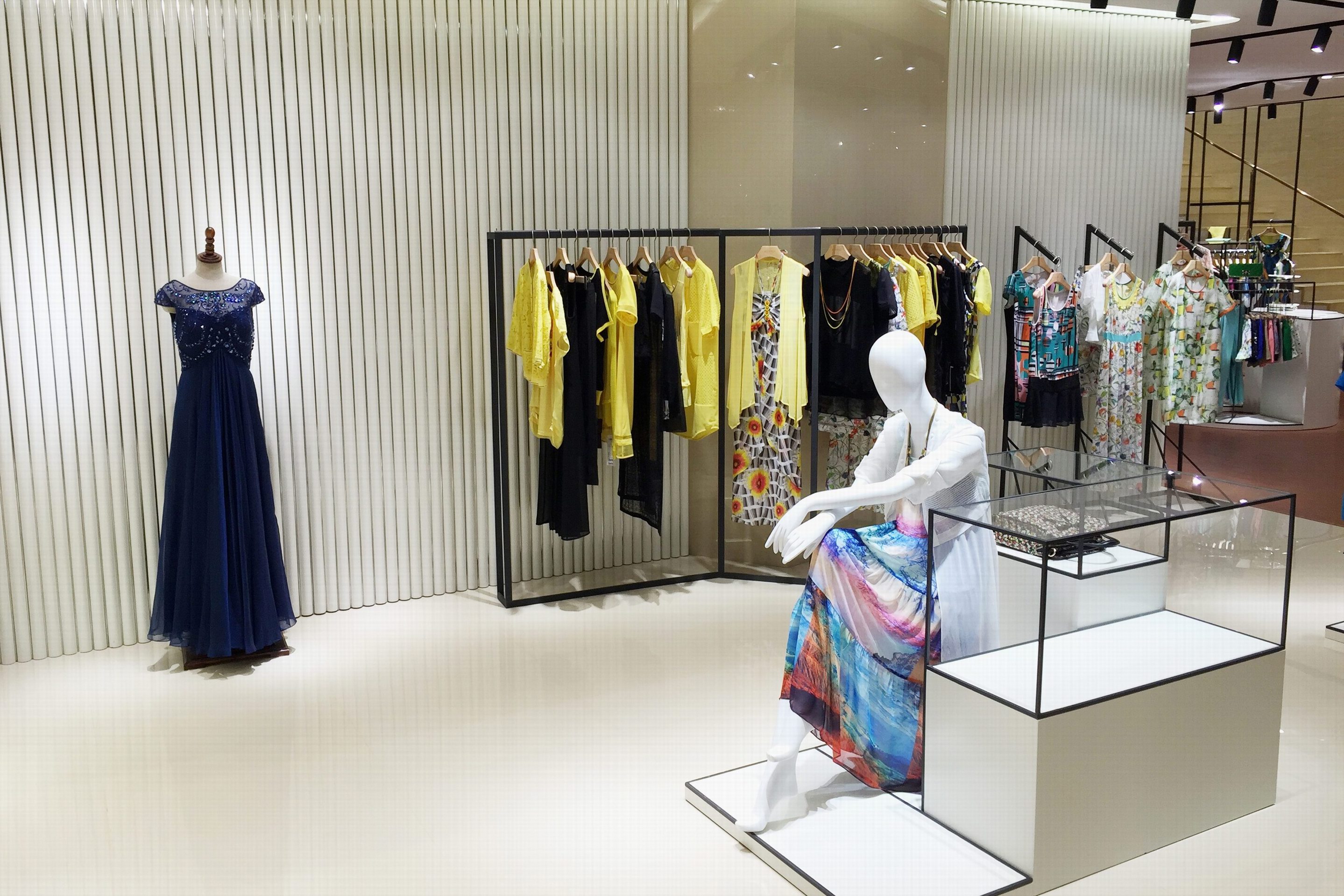 摩安珂品牌折扣女裝店經營技巧有哪些?_服裝