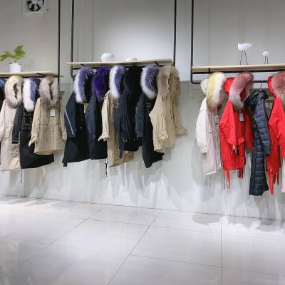 工廠清倉(cāng)反季羽絨服一手貨源 尾貨羽絨服渠道 廣州折扣女裝批發(fā)市場(chǎng)